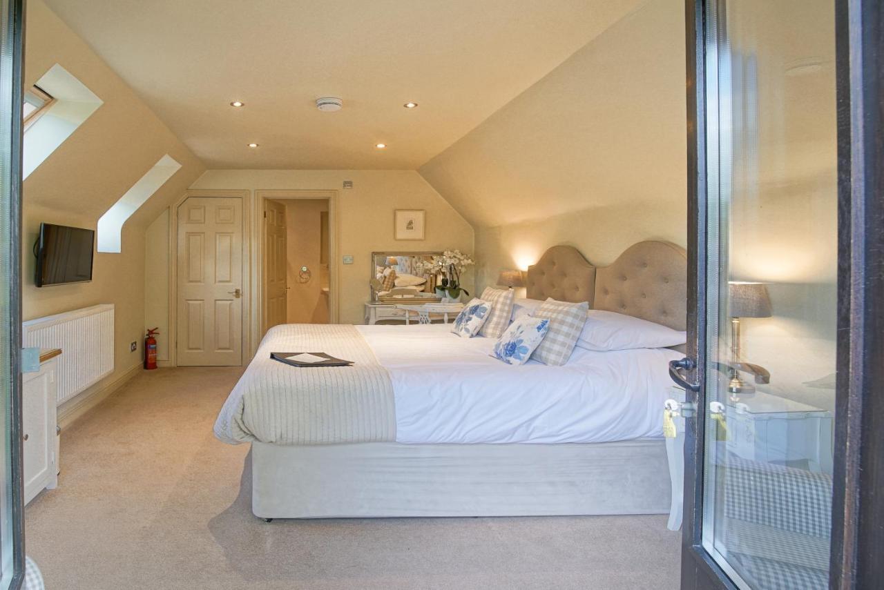 Great Ashley Farm Bed And Breakfast & Shepherds Huts Bradford-On-Avon ภายนอก รูปภาพ