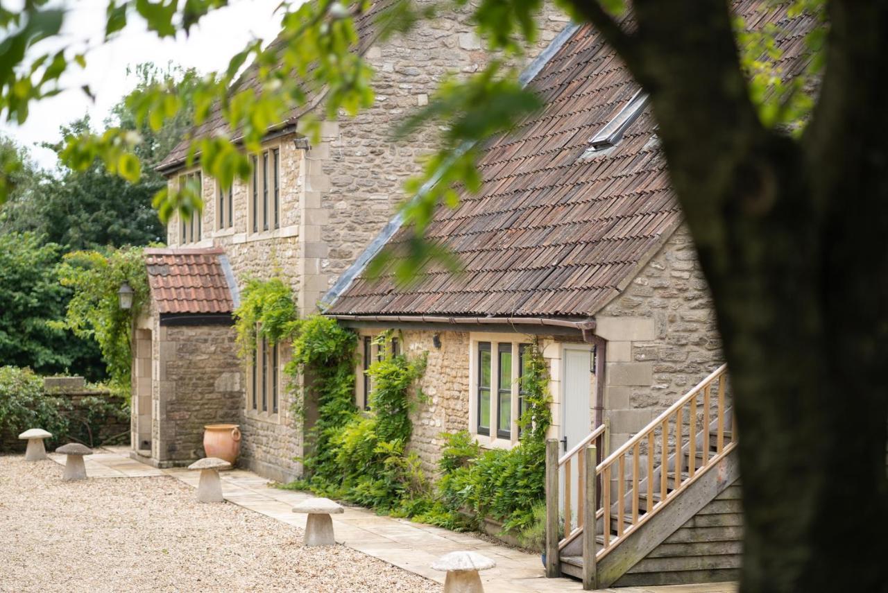 Great Ashley Farm Bed And Breakfast & Shepherds Huts Bradford-On-Avon ภายนอก รูปภาพ