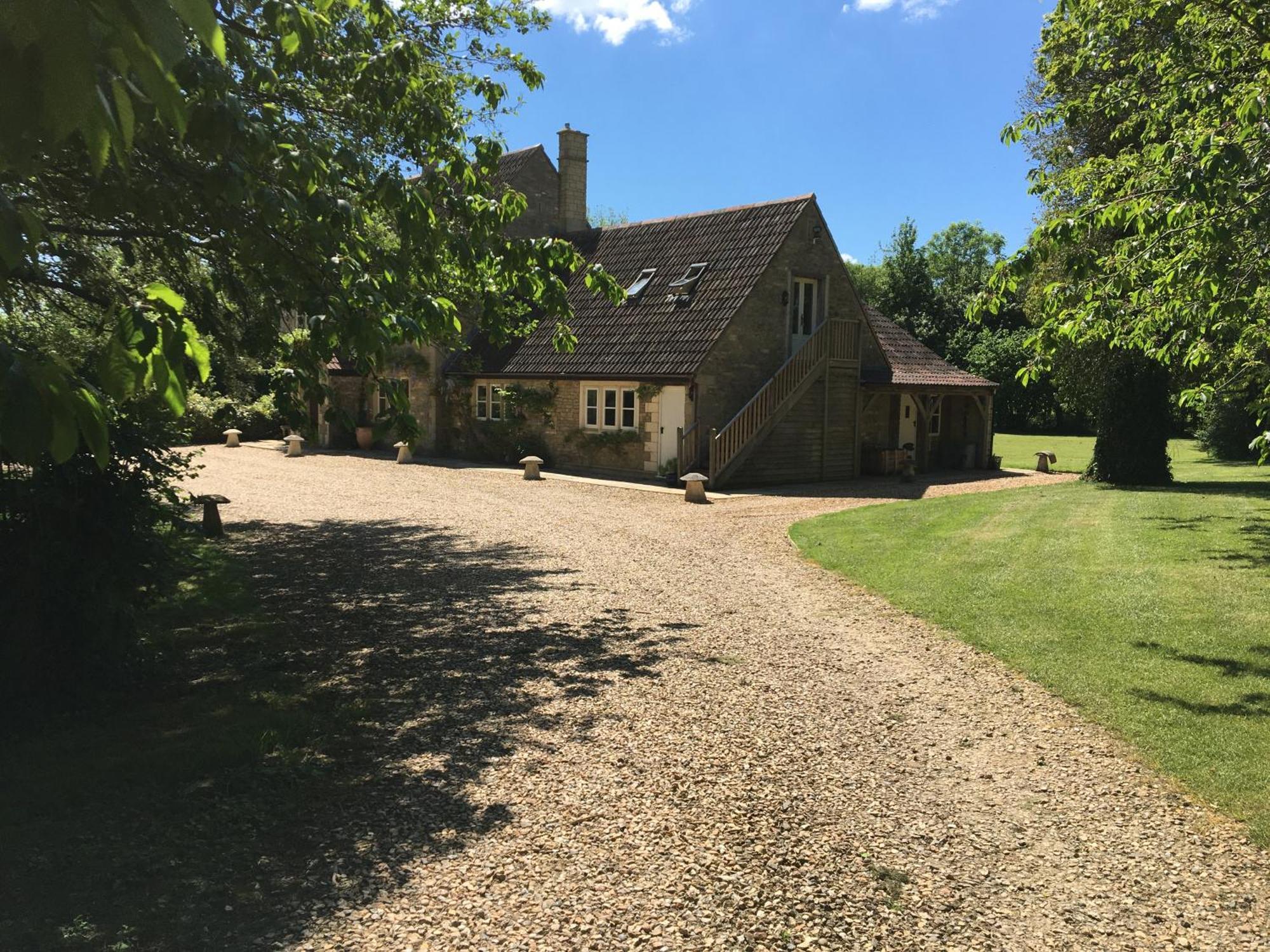 Great Ashley Farm Bed And Breakfast & Shepherds Huts Bradford-On-Avon ภายนอก รูปภาพ
