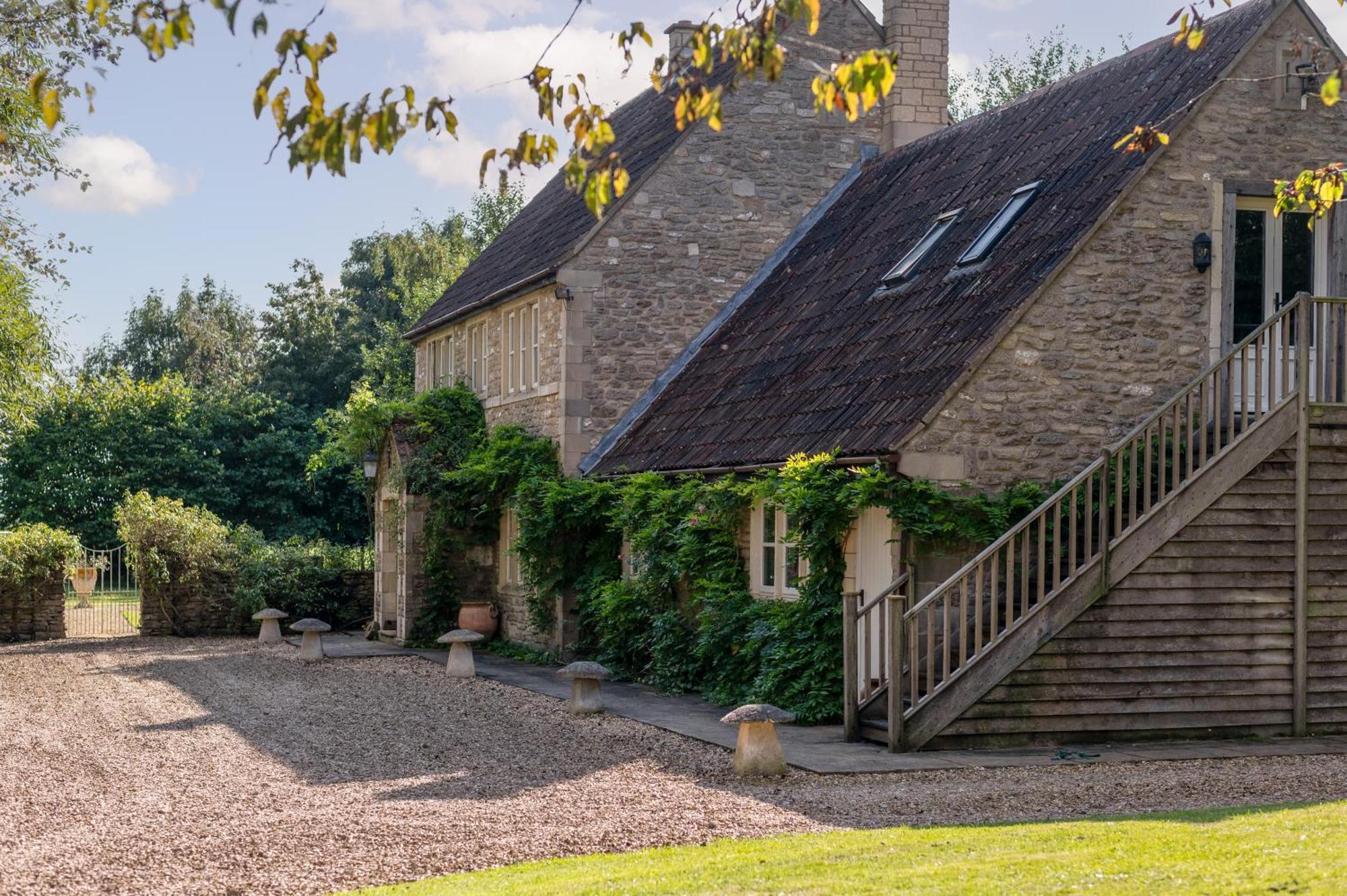 Great Ashley Farm Bed And Breakfast & Shepherds Huts Bradford-On-Avon ภายนอก รูปภาพ
