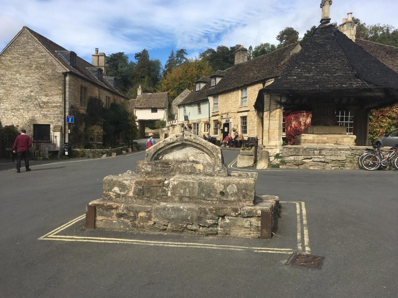 Great Ashley Farm Bed And Breakfast & Shepherds Huts Bradford-On-Avon ภายนอก รูปภาพ