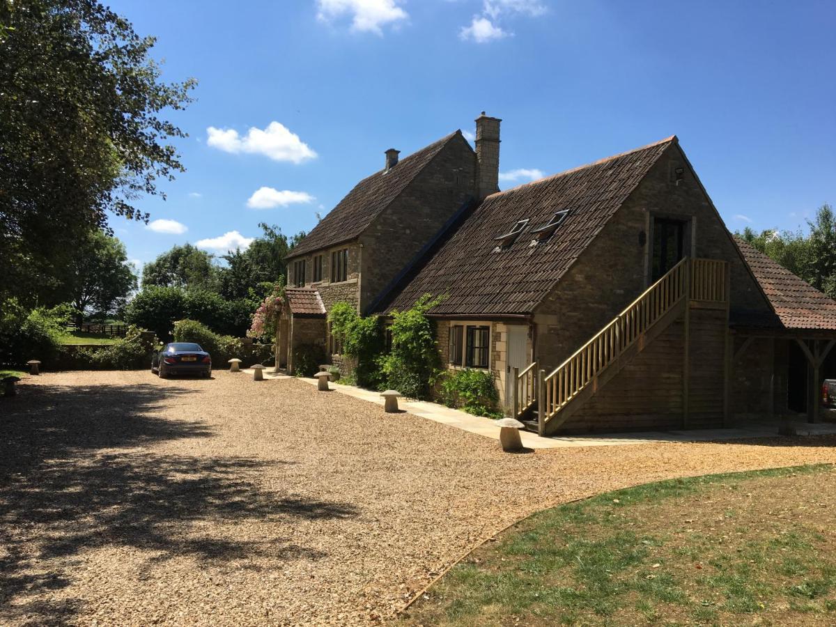 Great Ashley Farm Bed And Breakfast & Shepherds Huts Bradford-On-Avon ภายนอก รูปภาพ
